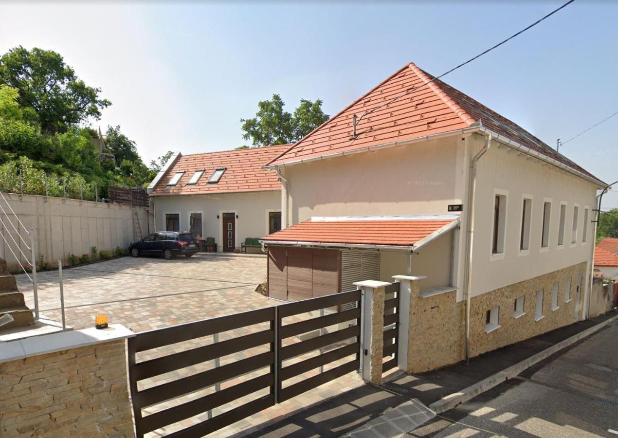Monbuhim Comfort Veszprém Esterno foto