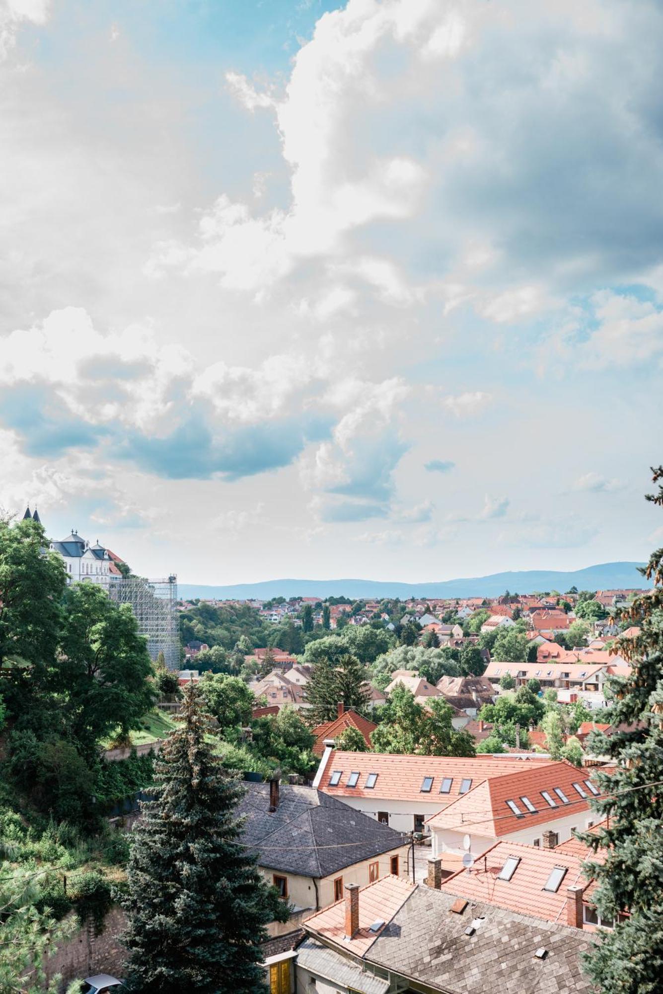 Monbuhim Comfort Veszprém Esterno foto