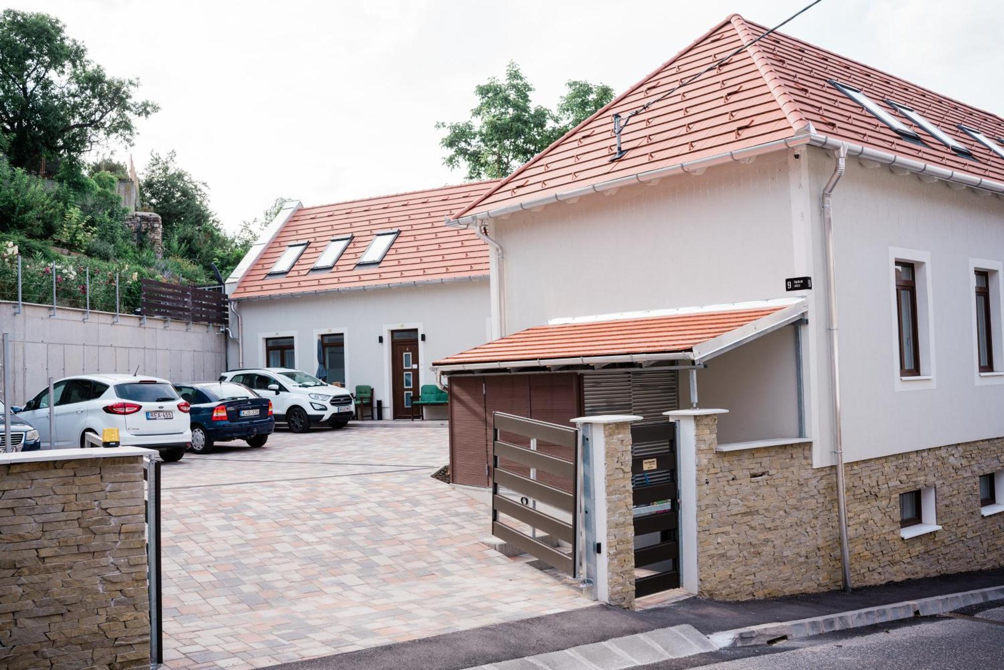 Monbuhim Comfort Veszprém Esterno foto